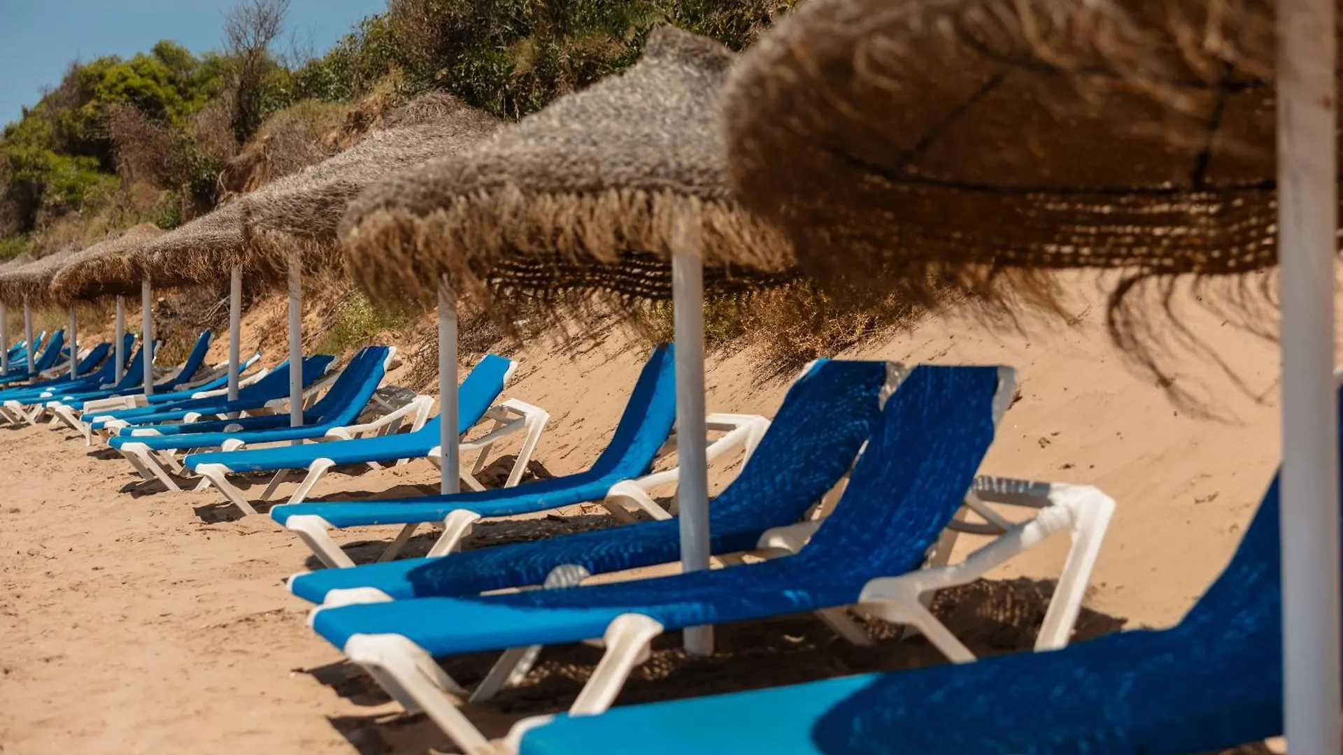 Διαμέρισμα 2 Storey Townhouse With Large Terrace Garden, Bbq And Close To The Beach, In Elviria, Μαρμπέλλα