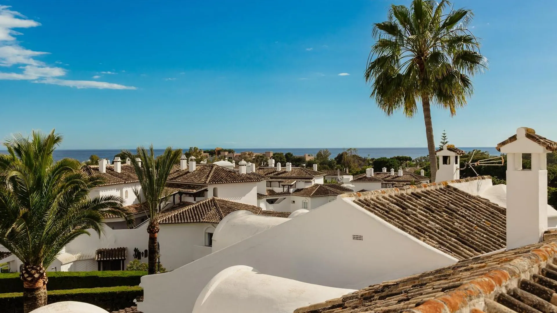 2 Storey Townhouse With Large Terrace Garden, Bbq And Close To The Beach, In Elviria, Μαρμπέλλα Ισπανία