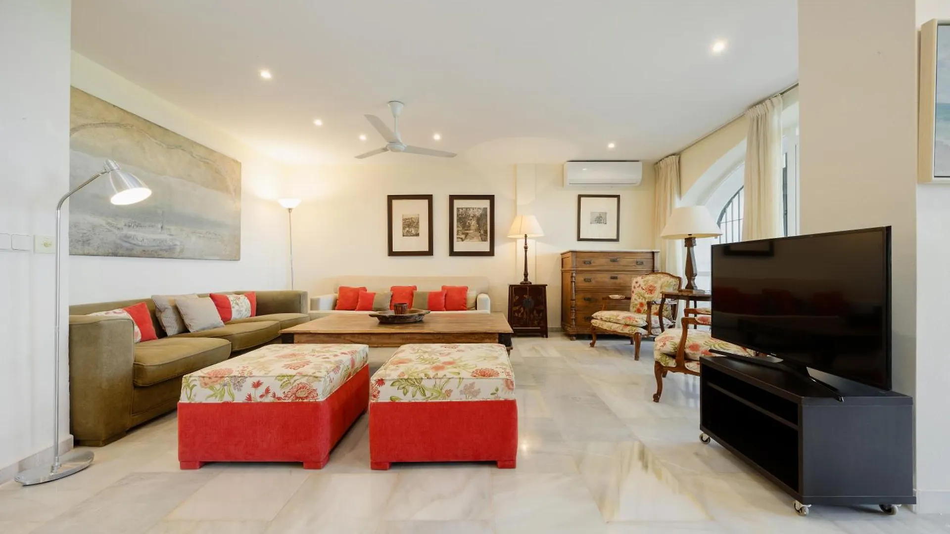 2 Storey Townhouse With Large Terrace Garden, Bbq And Close To The Beach, In Elviria, Μαρμπέλλα Ισπανία