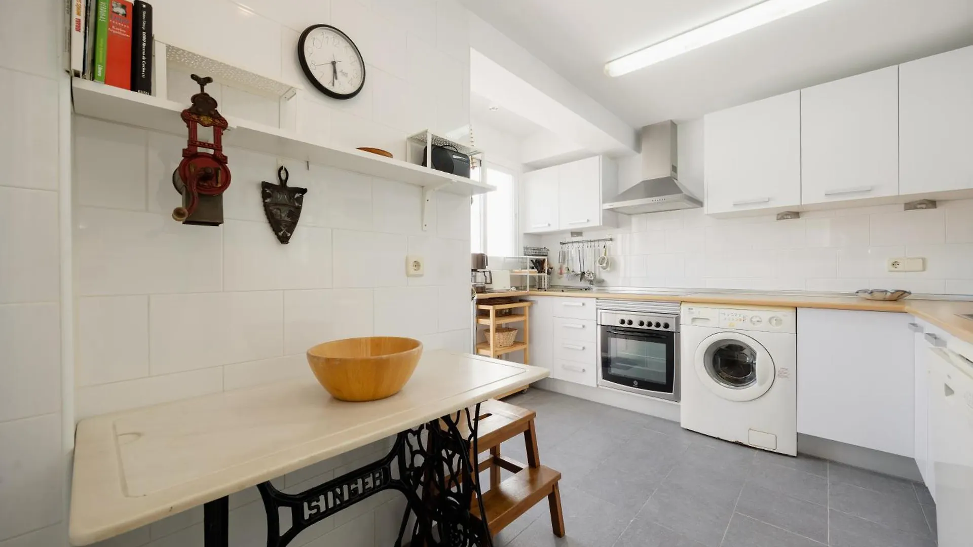 Διαμέρισμα 2 Storey Townhouse With Large Terrace Garden, Bbq And Close To The Beach, In Elviria, Μαρμπέλλα Ισπανία