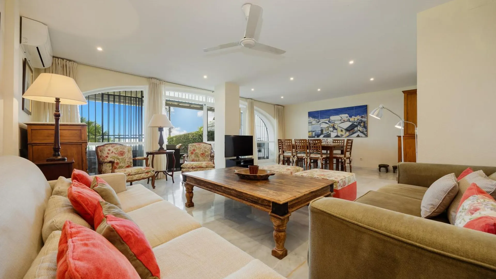 Διαμέρισμα 2 Storey Townhouse With Large Terrace Garden, Bbq And Close To The Beach, In Elviria, Μαρμπέλλα