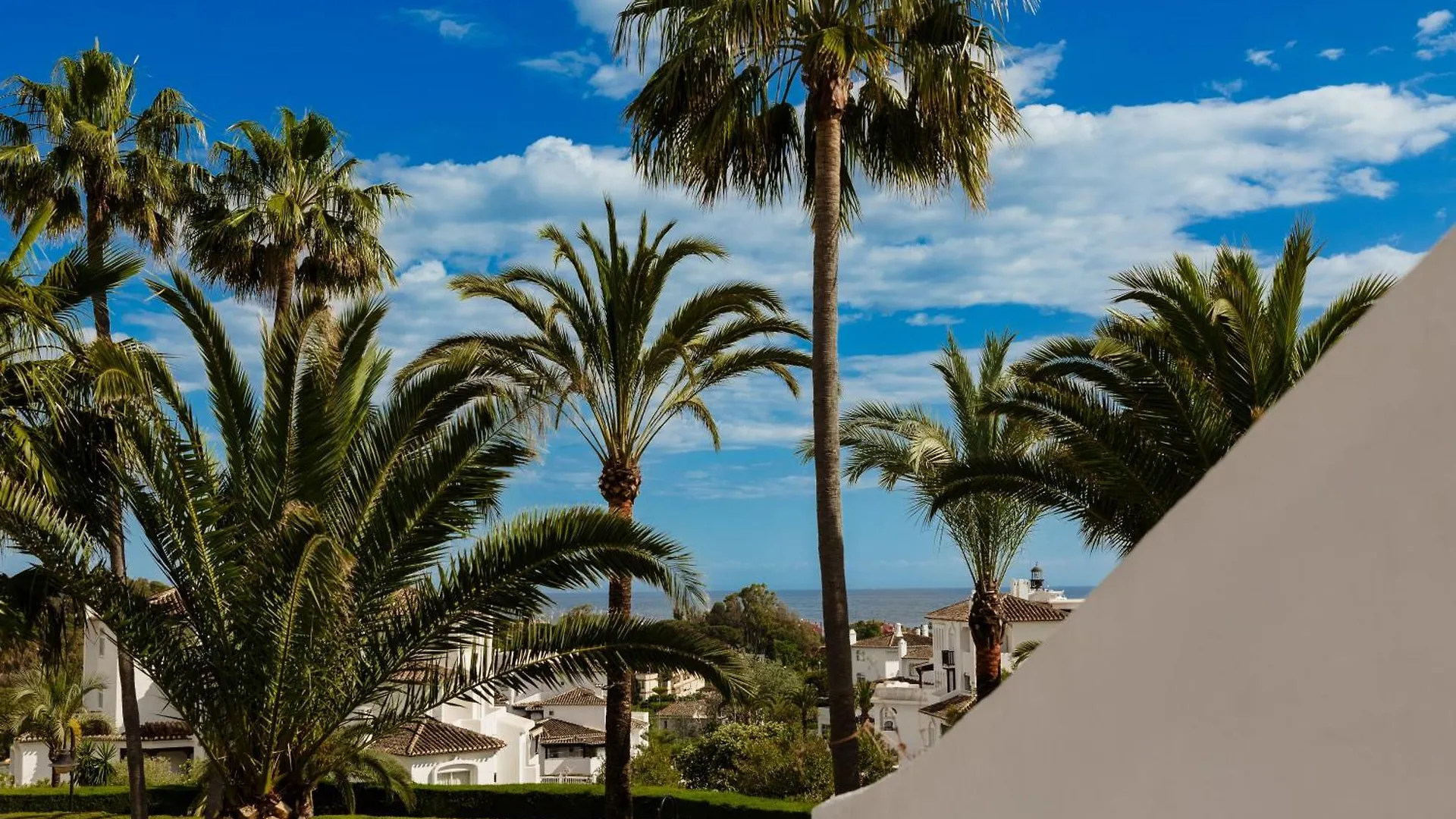 2 Storey Townhouse With Large Terrace Garden, Bbq And Close To The Beach, In Elviria, Marbella 0*,  Španělsko