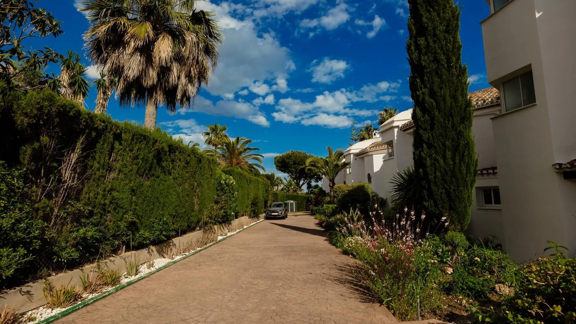 2 Storey Townhouse With Large Terrace Garden, Bbq And Close To The Beach, In Elviria, Marbella Apartmán