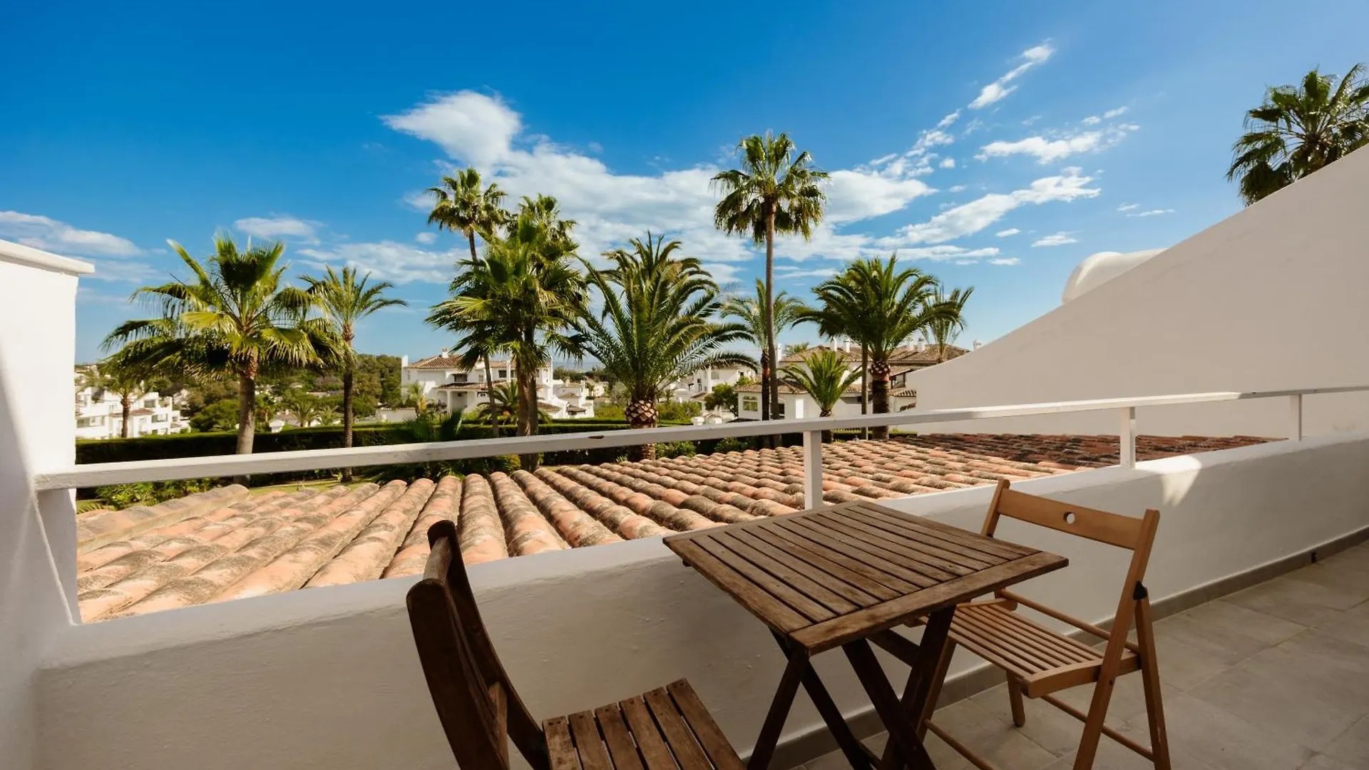 Apartmán 2 Storey Townhouse With Large Terrace Garden, Bbq And Close To The Beach, In Elviria, Marbella